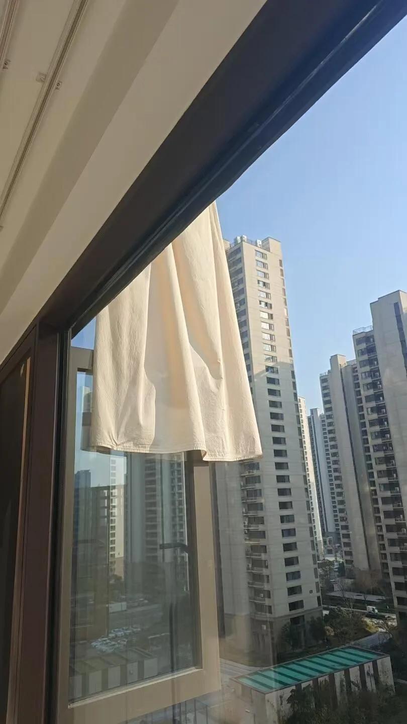 遇到这样的楼上邻居我该怎么办每周日来必定晒东西下来我这么好看的阳台就这么被废