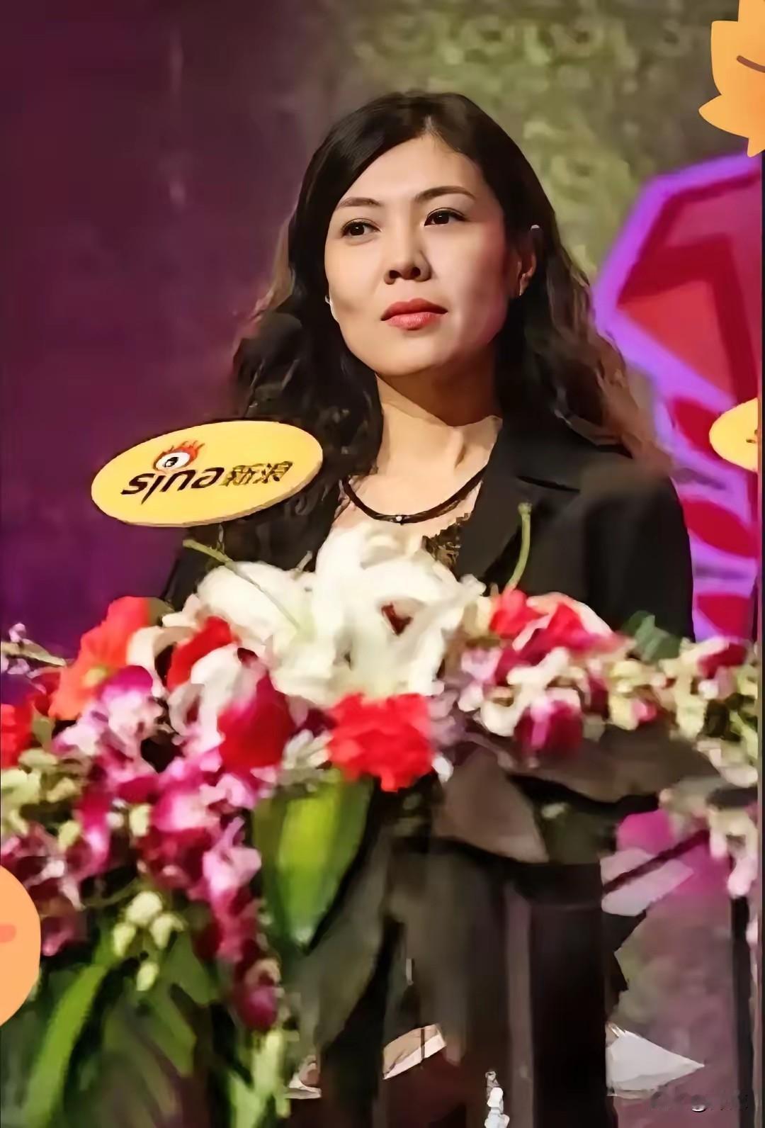 有网友一句话，直接把苏芒怼上热搜。网友直言：都嫁去法国、和婆家相处融洽，为
