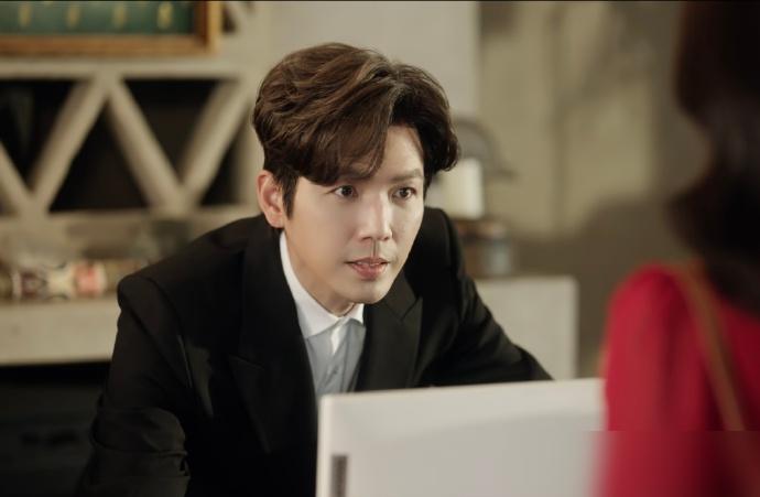 朱珠赢的，根本不是造型，是赛道。你以为是比美？我告诉你，这是两种资产的当面对