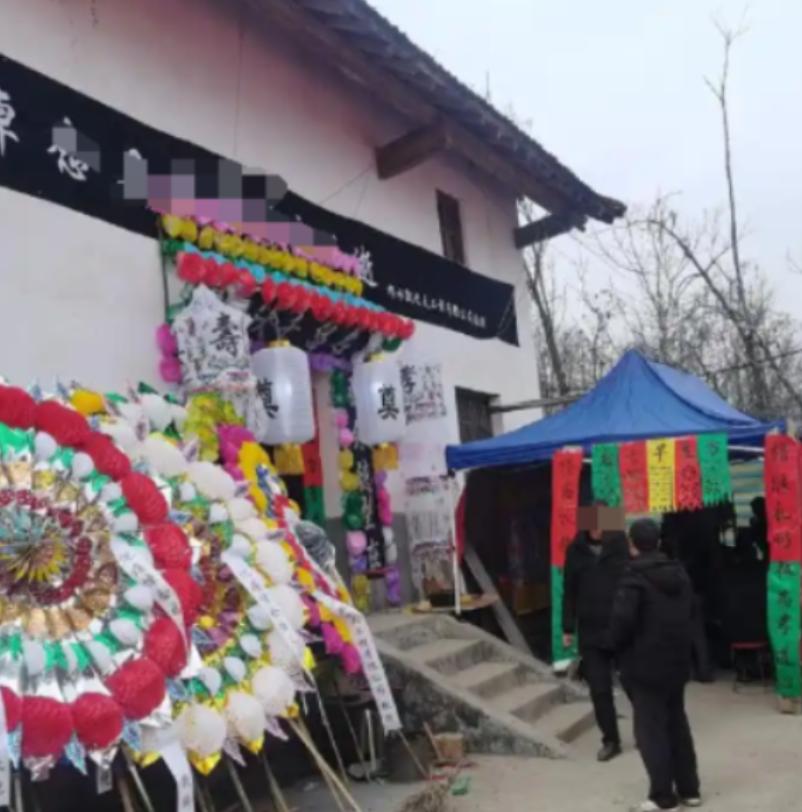 “太惨痛了”，山西，一90多岁的老人去世，他在外打工的3个儿子和1个女婿赶回家办