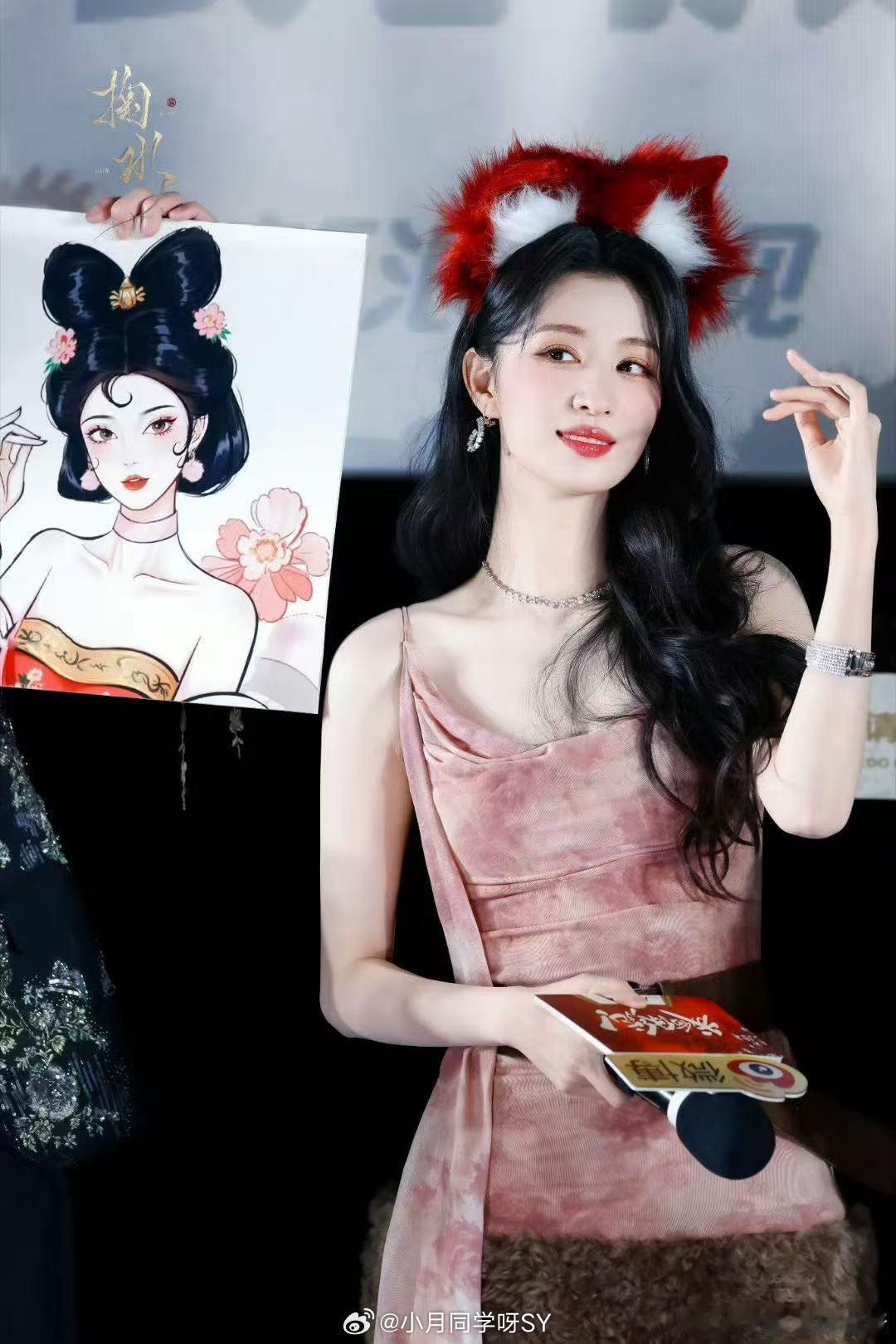 王楚然模仿妲己王楚然演中插狐耳灵动媚眼如丝，妲己氛围感拉满惊艳四座。🍠排面十