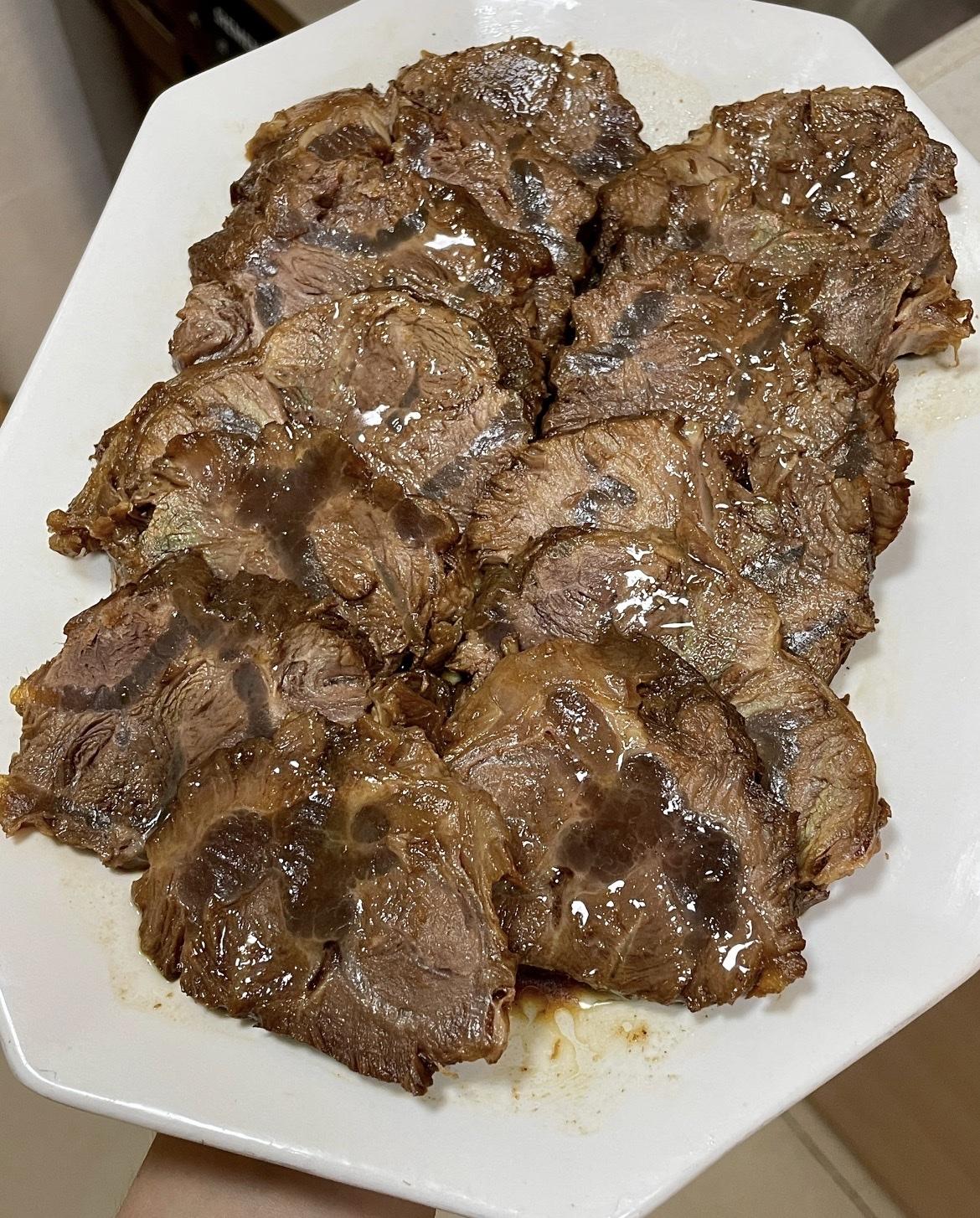 本来一桌人吃得热热闹闹，气氛特别融洽，可就因为我随口一句话，饭桌上瞬间鸦雀无声，