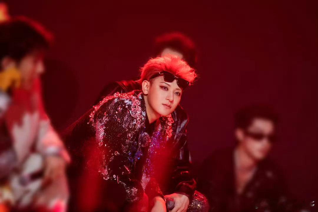 黄子韬有嗦不完的粉了🍲全网公认螺蛳粉野生代言人黄子韬，日常沉迷嗦粉无法自拔，如