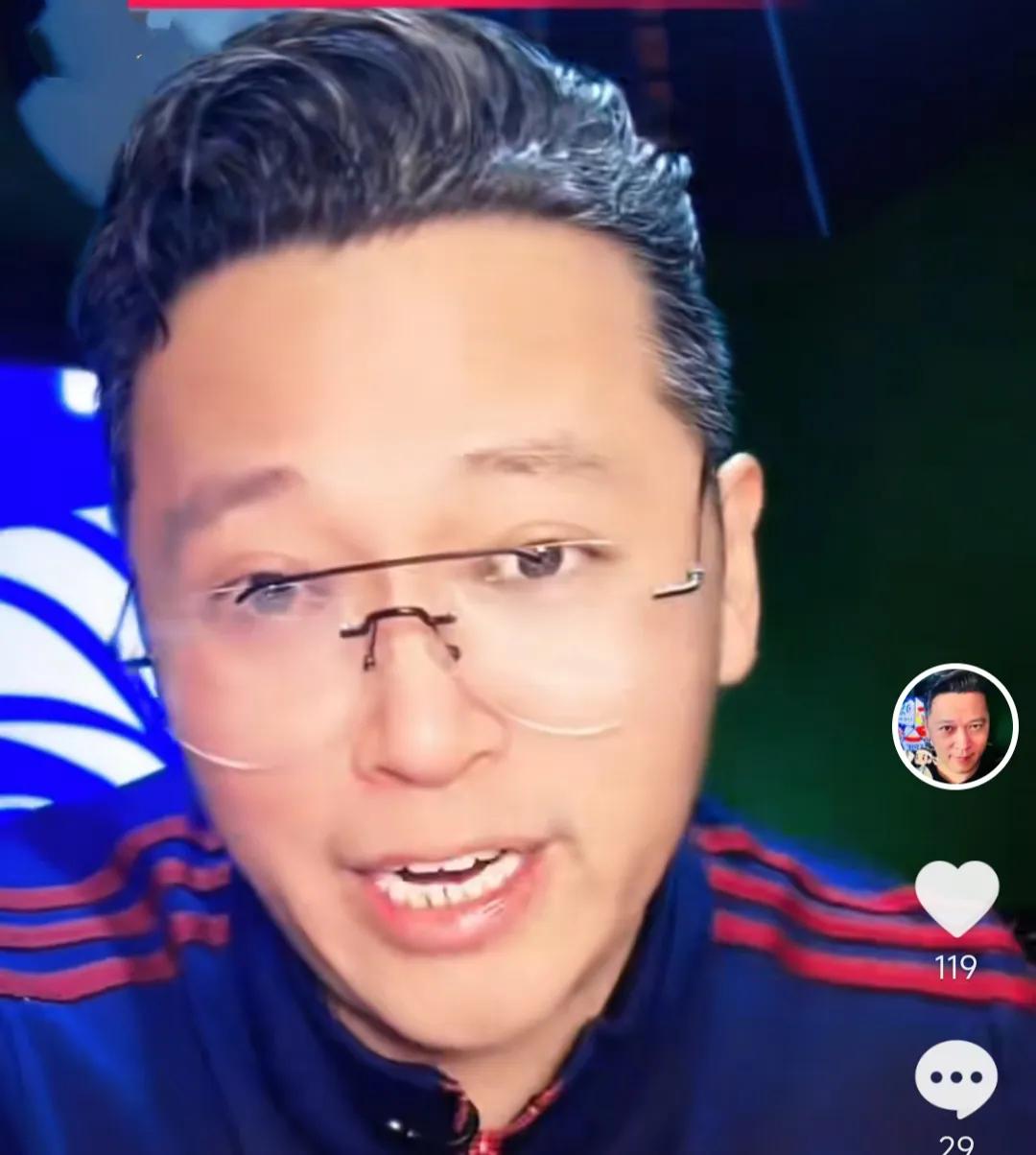 解说员周亮认为，徐根宝培养球员的训练方式非常不科学。周亮在直播时也举了个例子。