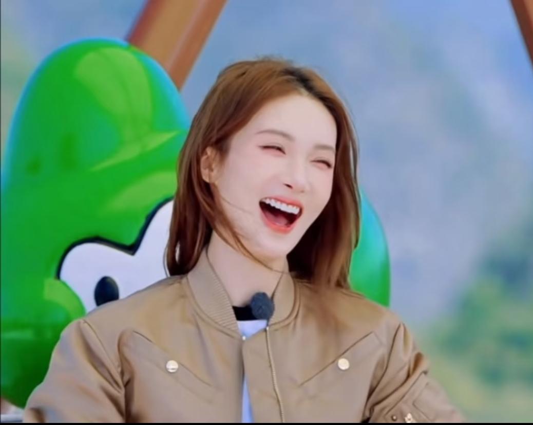 很难不被比较！《现在就出发4》女嘉宾换血，王楚然接棒常驻看点足，话题不断。《现