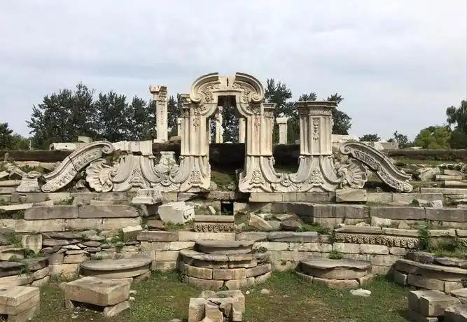 好多人一直认为圆明园是八国联军烧的，可这压根是个误会！其实真正把圆明园主体建筑连