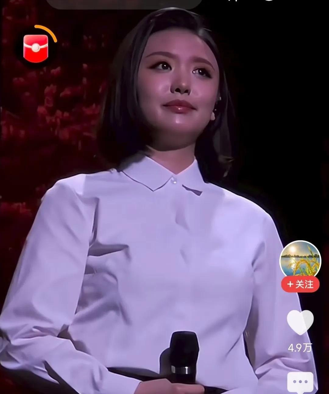 评徐子尧非关绝色韵悠长，恰似温茶意味藏。乍看平凡心渐喜，徐娘雅态自成芳。
