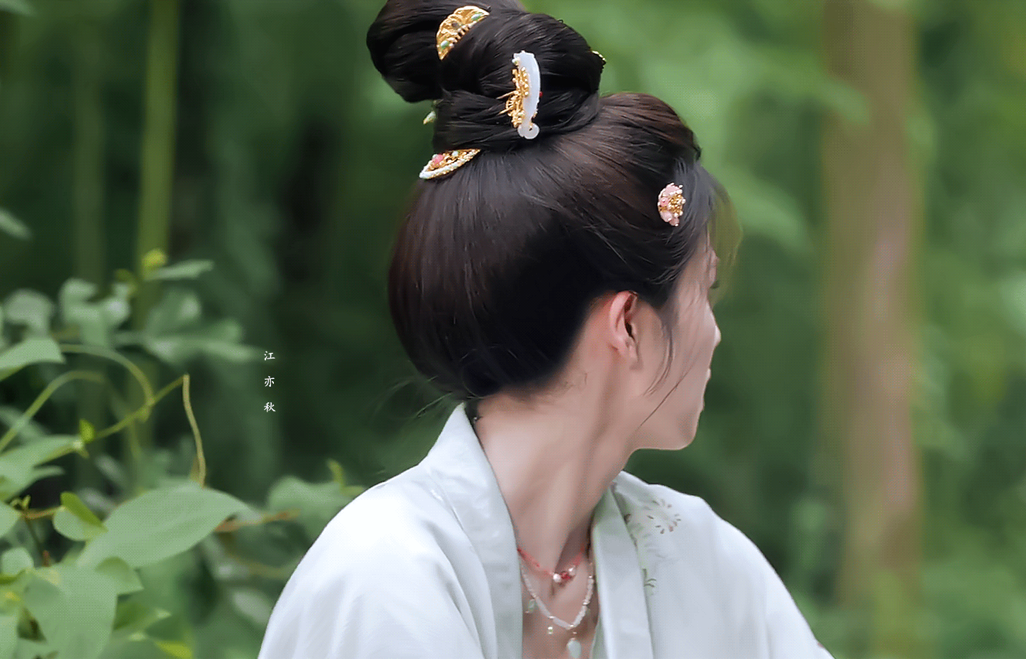 白鹿《莫离》数据一路高升，站内热度走势非常好，央8收视峰值也创新高，白鹿扛剧能力