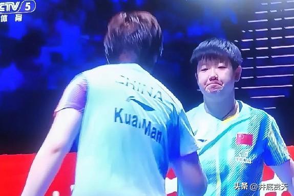 刚刚孙颖莎和蒯曼打了6局，我是从第六局看的，这一局孙颖莎一度4：8落后。我想应该