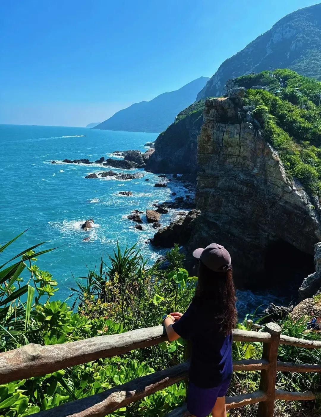 悬崖山海+登高远眺｜山海径徒步路线简直封神上午是《美人鱼》🧜‍♀️同款悬崖碧