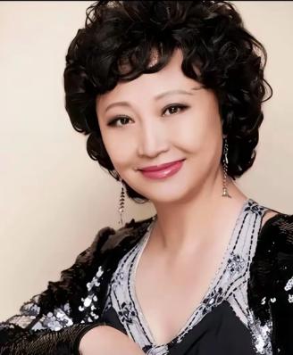 徐松子70岁了，没孩子，没老公，一个人在北京住。她每个月领5000块退休金，在五