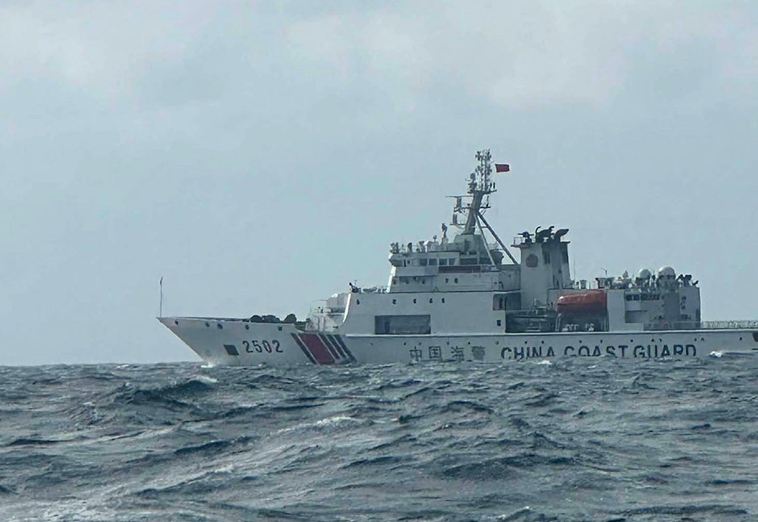 为应对大陆海警船近期“频繁侵扰”台湾周边海域，台湾当局昨天邀集十一个部门针对“灰