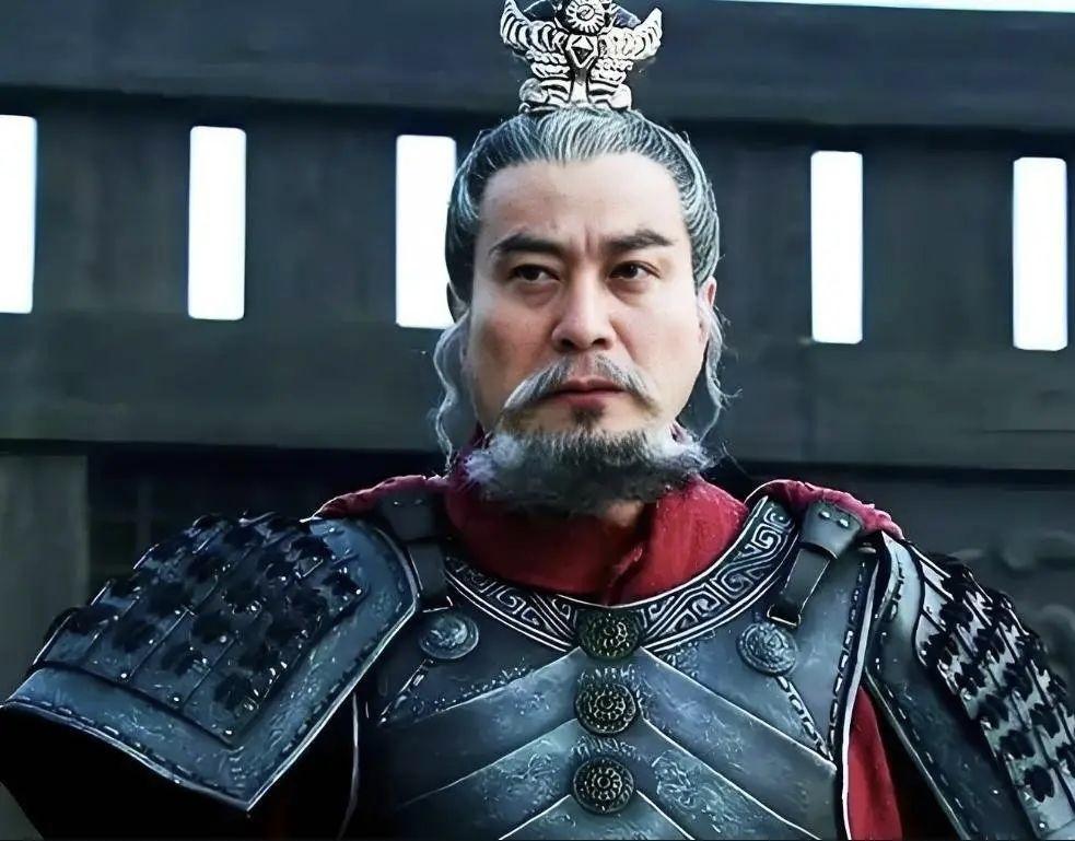 袁绍为什么要着急打曹操，只因为曹操在这三方面取得了巨大成功大家都知道，官渡之