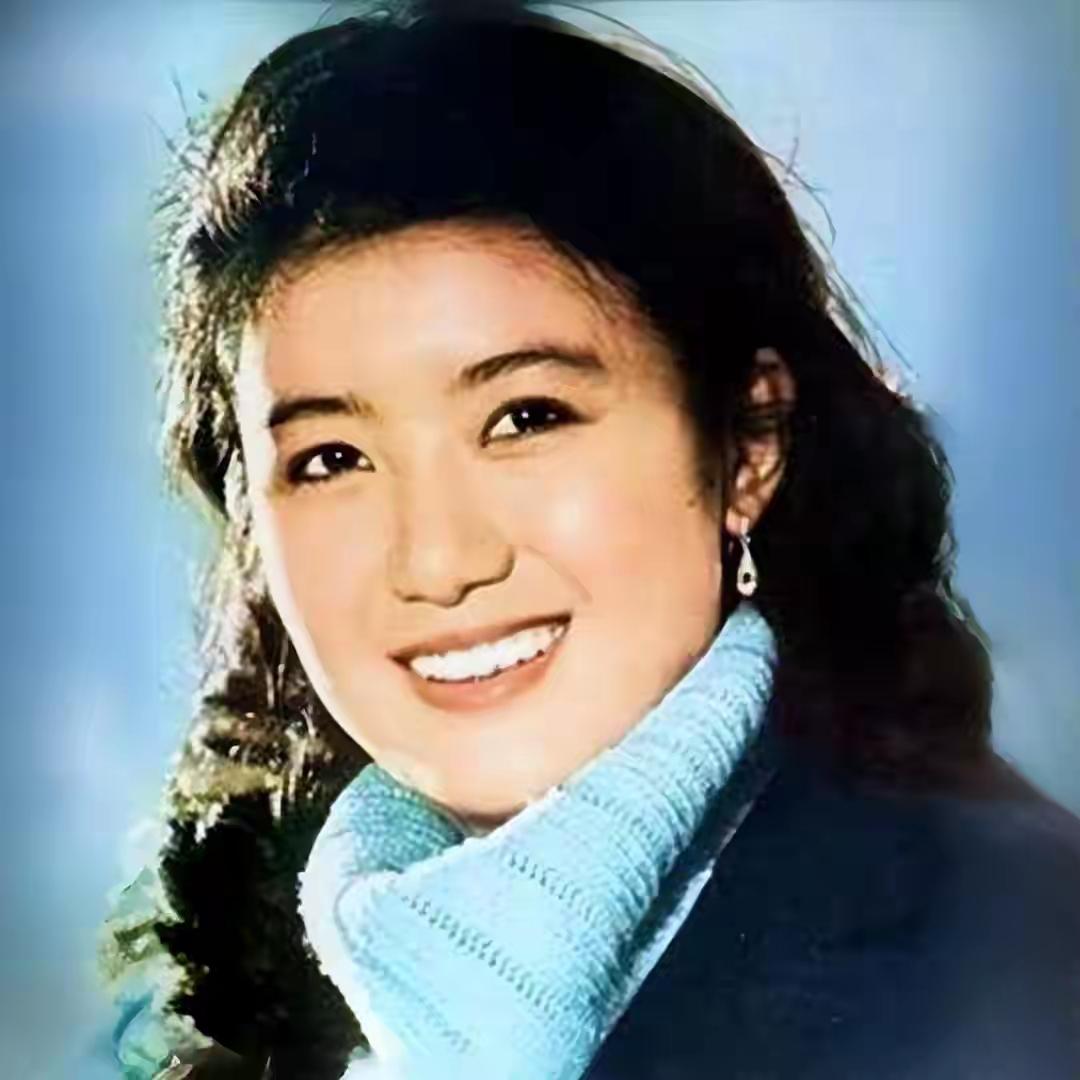 没有整容和美颜，当年的女演员有多惊艳。八十年代的银幕女神，自带干净质朴的气