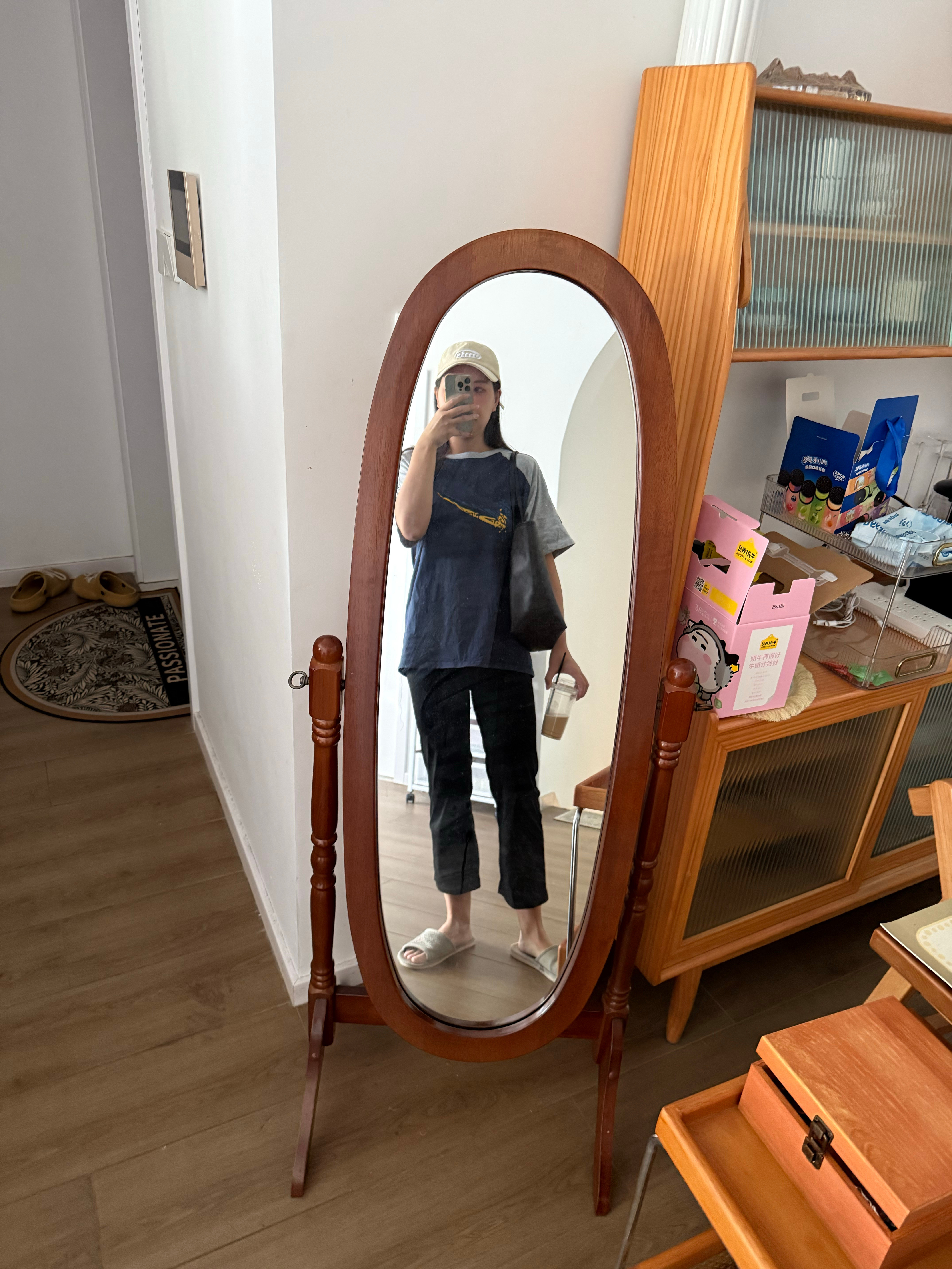 翻看自己的三千条微博眼看着自己从乐观开朗积极向上充满正能量的小女孩变成淡淡死