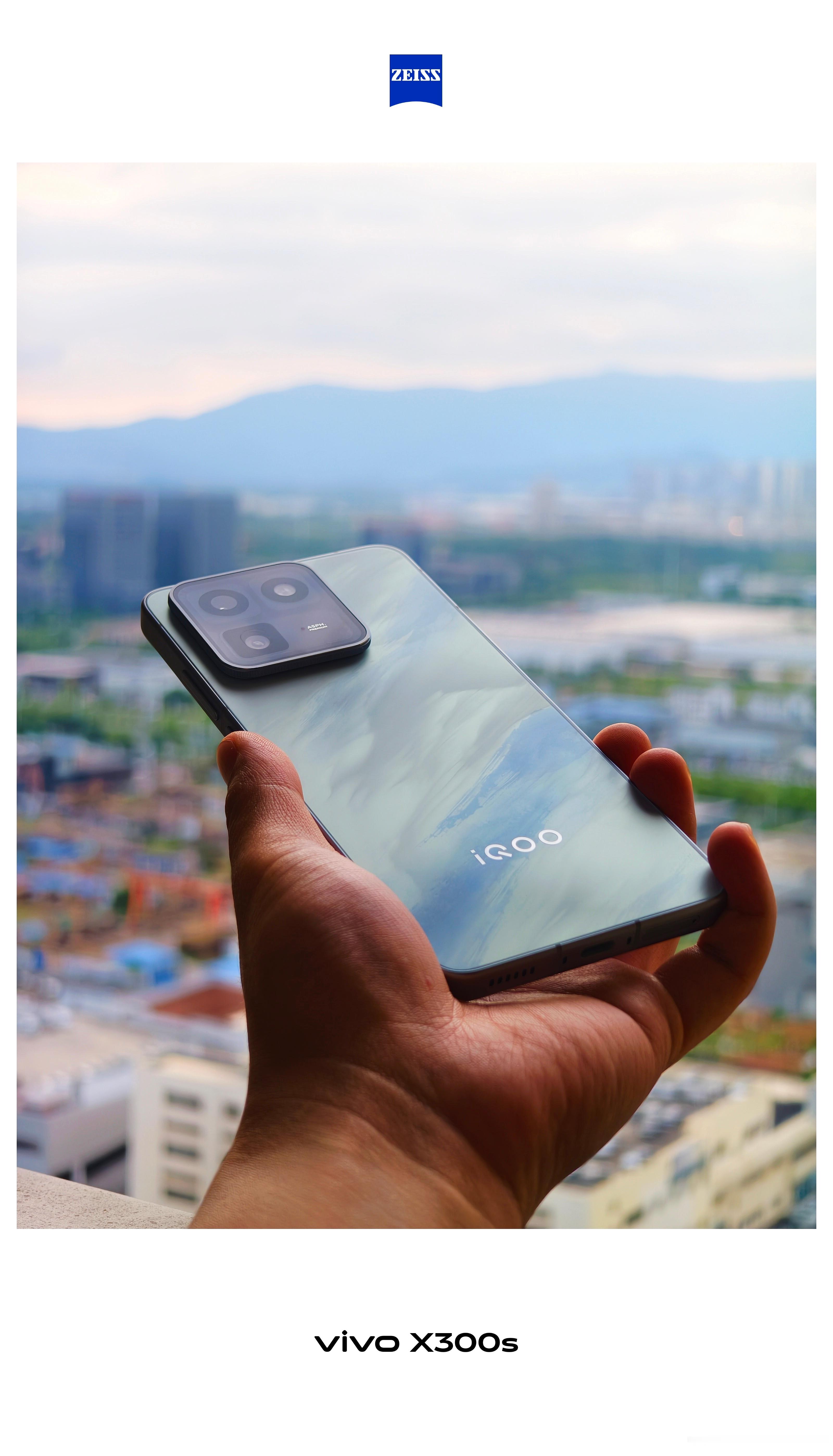 iQOO15T真机图赏：有意思的是啊，这次15T采用的是Ultra同款的『未来