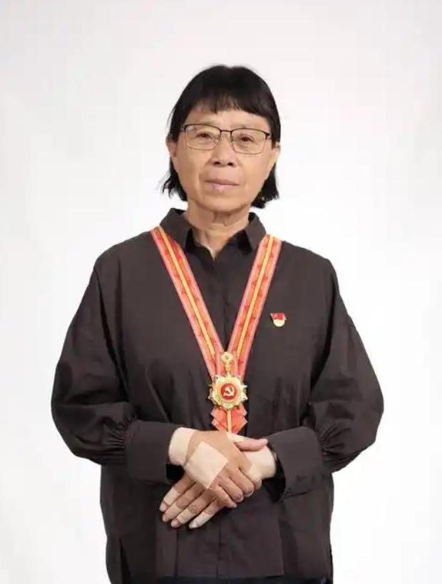 张桂梅交权了。华坪女高新教学楼明年3月投用。这位黑龙江来的犟脾气老太太2008年