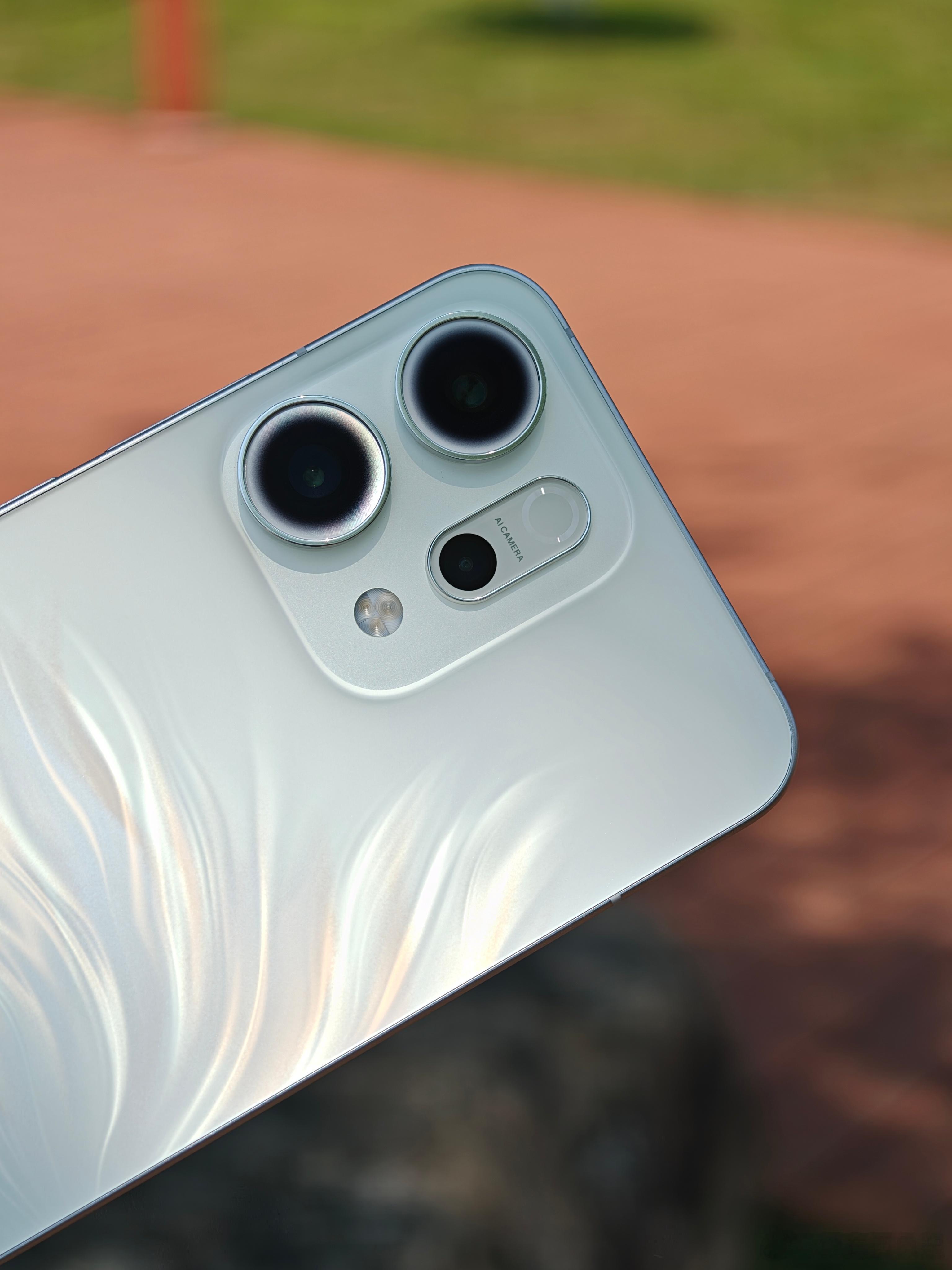 来几张OPPOReno14真机照，感受下人鱼姬配色的布灵布灵[墨镜]​​​