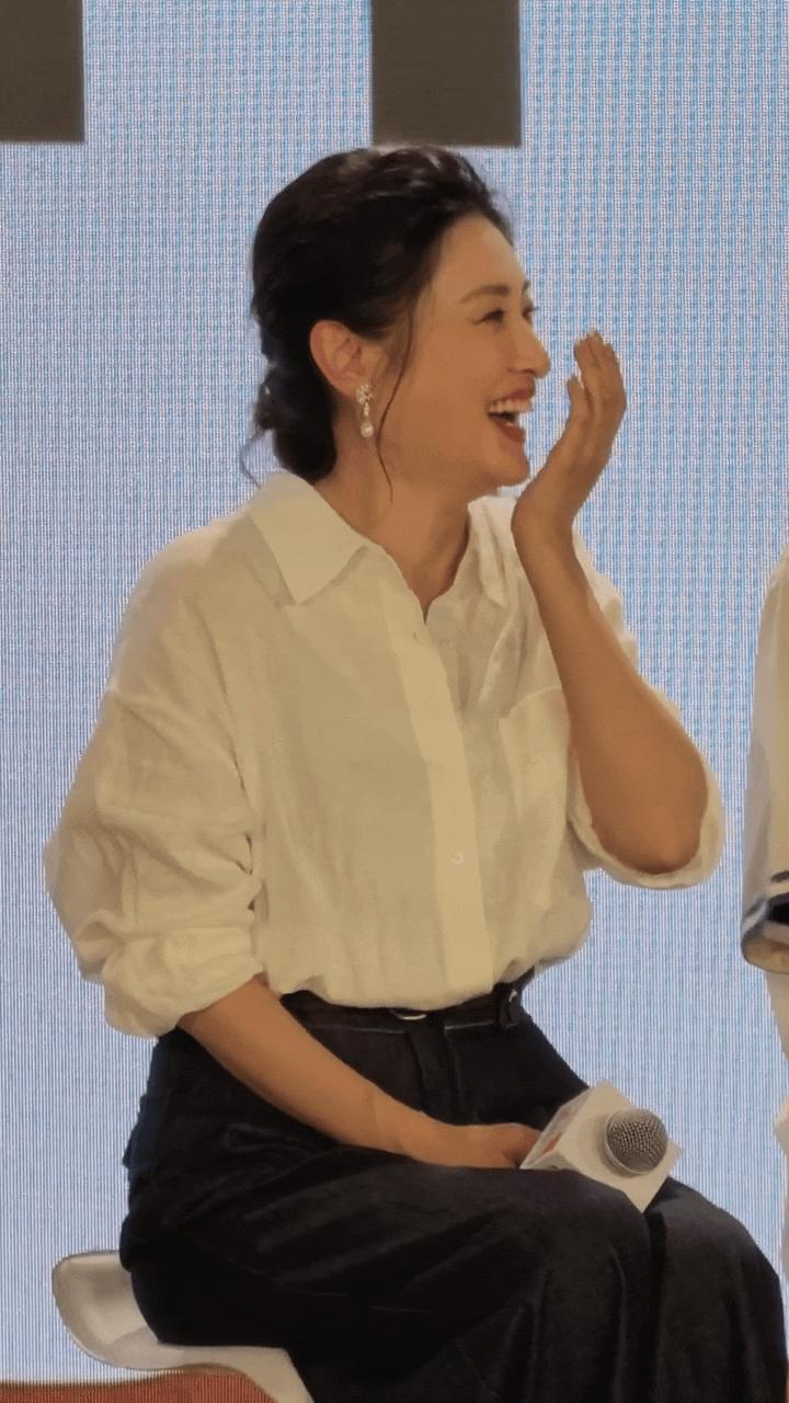 周涛姐姐笑的好灿烂啊！