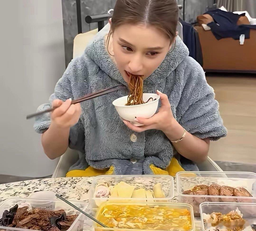 你以为这是何超莲在炫富，其实这是人家的日常啊