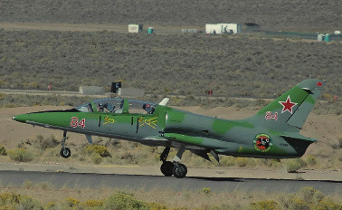 每天认识一件兵器L-39“信天翁”教练机［捷克］机长：12.13米翼展：9.4
