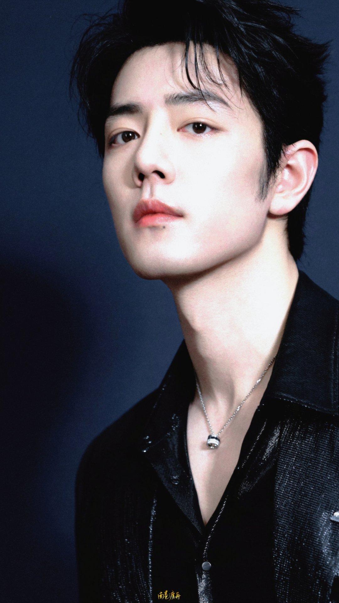 肖战的红不是靠别人，而是靠他自己。他没有显赫的家世，也没有可以依靠的资本。