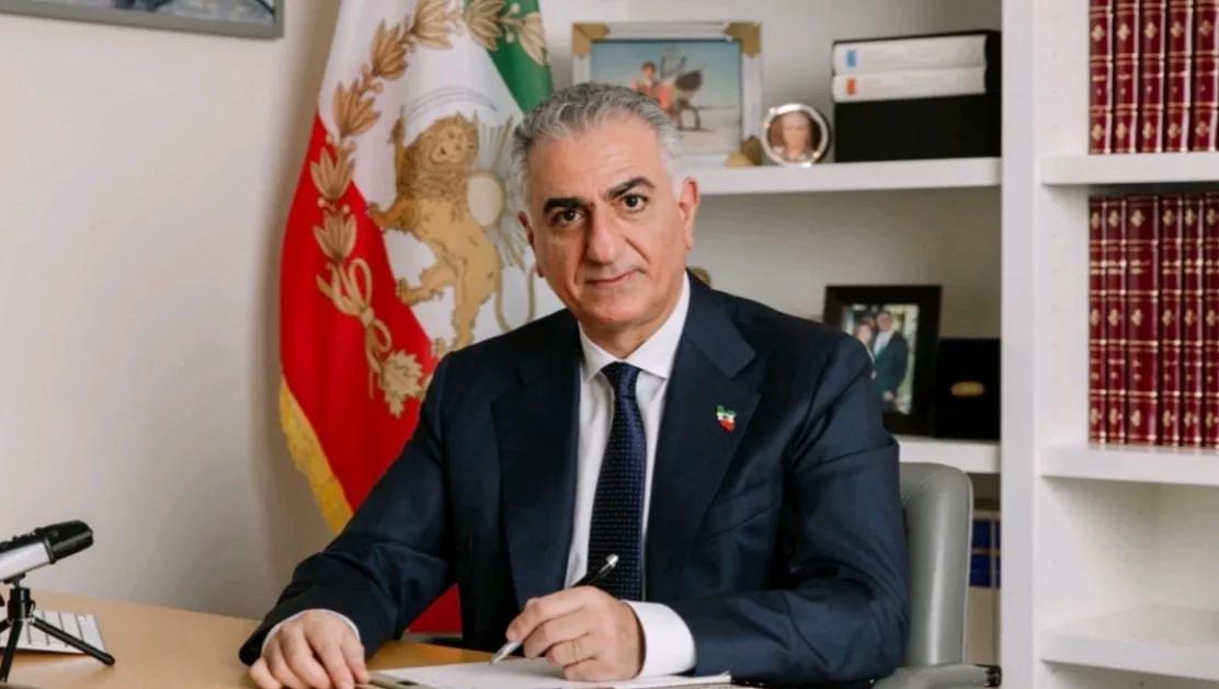 塔斯社报道，当地时间10日，伊朗外长阿拉格齐表示，德黑兰强烈谴责被推翻的巴列维王