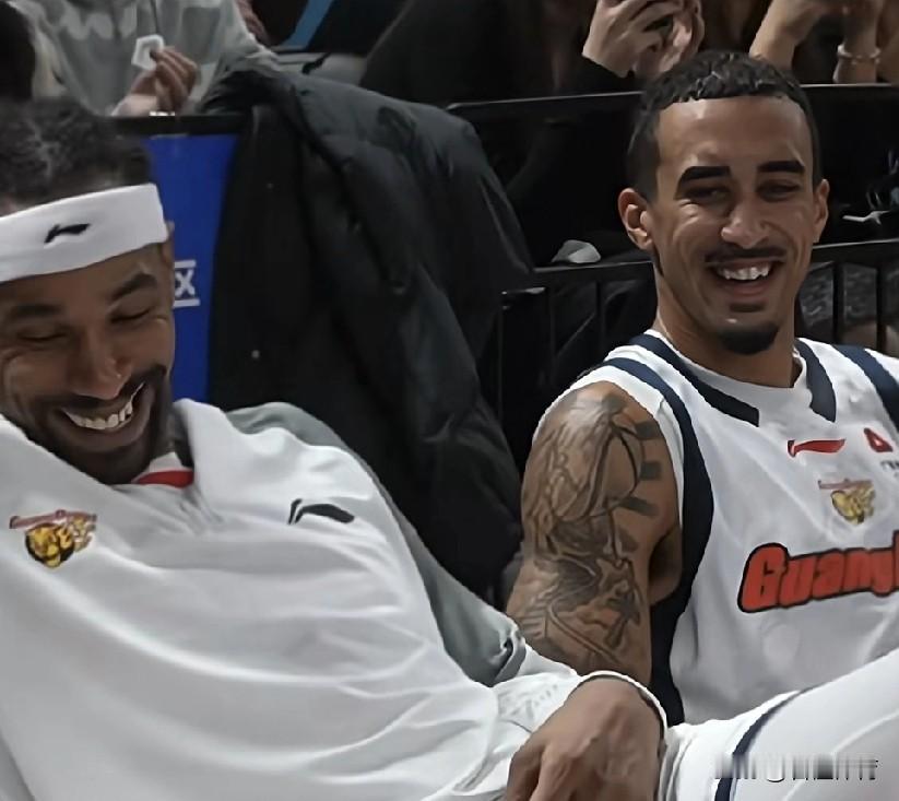 广东队内线简直万人捅啊？上一场被郭昊文打爆，这一场浙江队人人都能往内线突，还有护