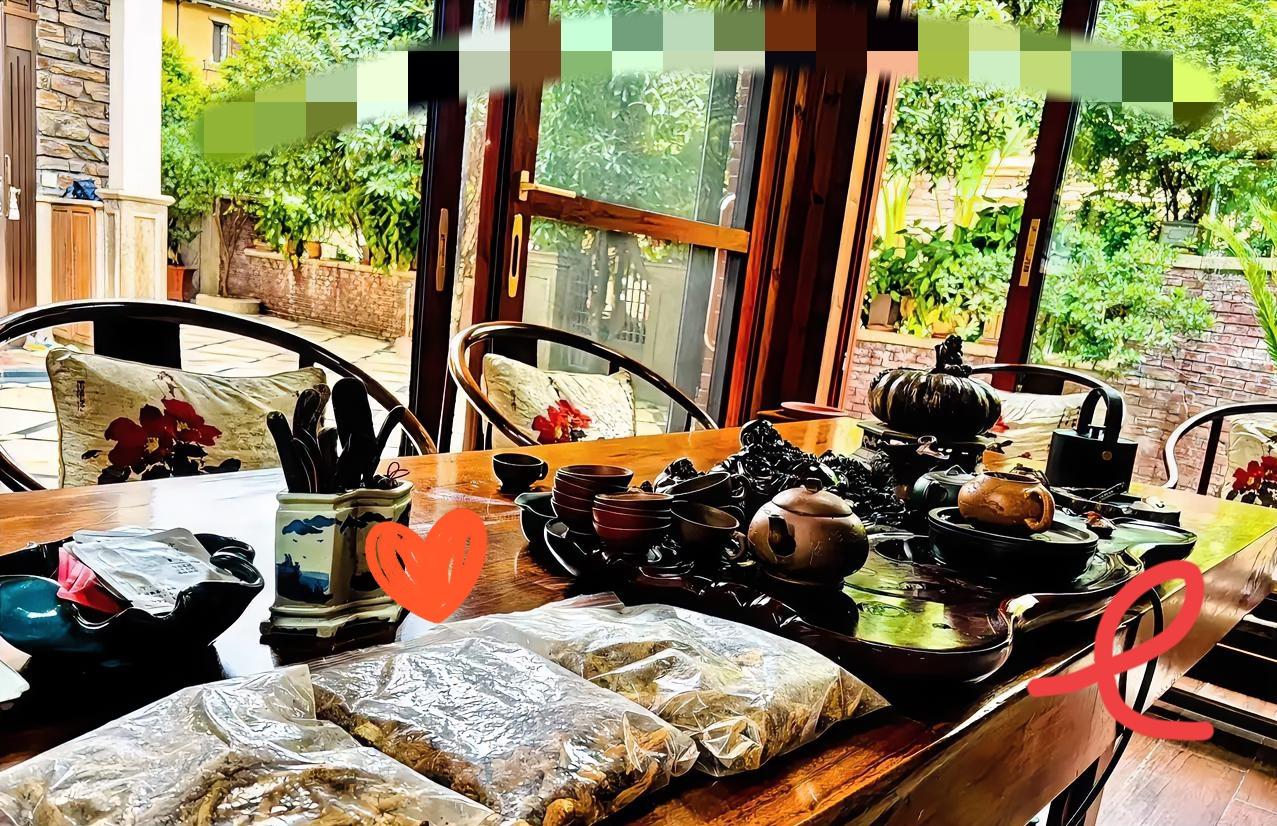 各位茶友，我可得“奉劝”你们，少喝茶！为啥这么说呢？我有个邻居，一辈子没