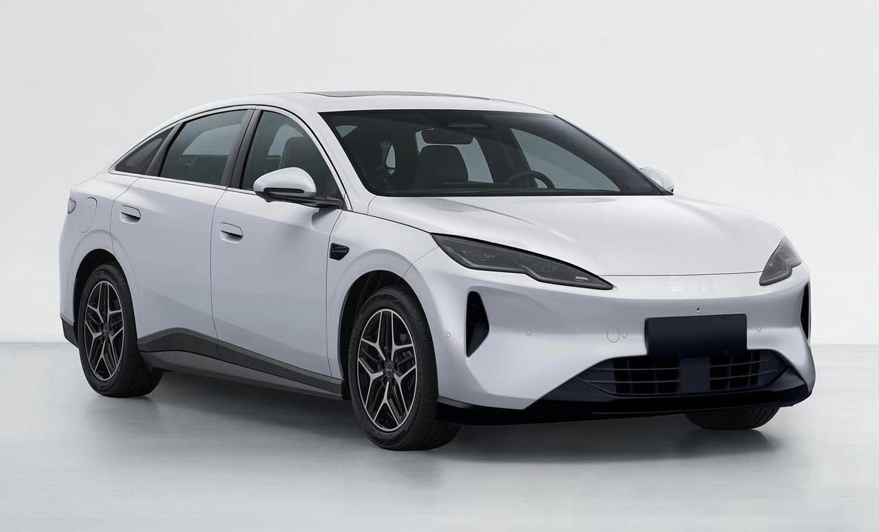 再爆料一个重磅消息，比亚迪又要掀桌子了！股东大会刚开完，比亚迪就亮出了“全民兆瓦