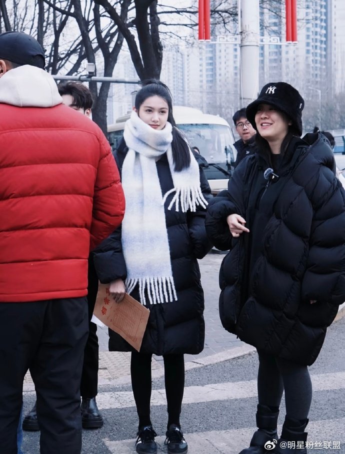 今年参加艺考的05花这几天艺考现场含量超标！艾米、张籽沫、纪姿含都来了，看着镜