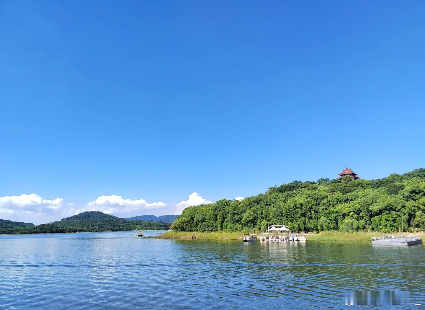 消息一览：1. 中央财办：扩大内需是明年排在首位的重点任务从供需两侧发力提振消