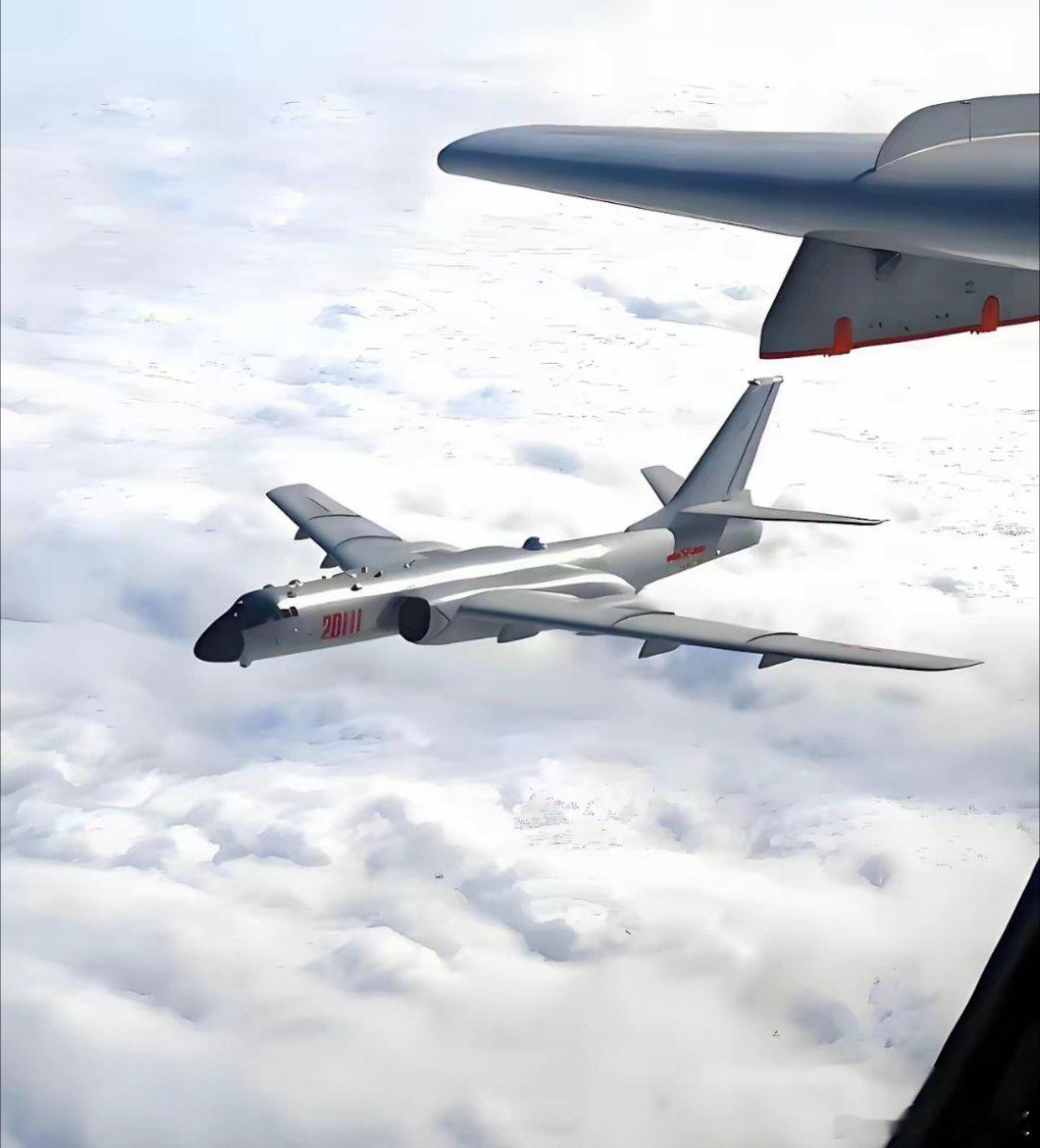 中国今天终于出手，菲律宾不敢说话了！今天上午，中国军方出动轰-6K轰炸机，与多架