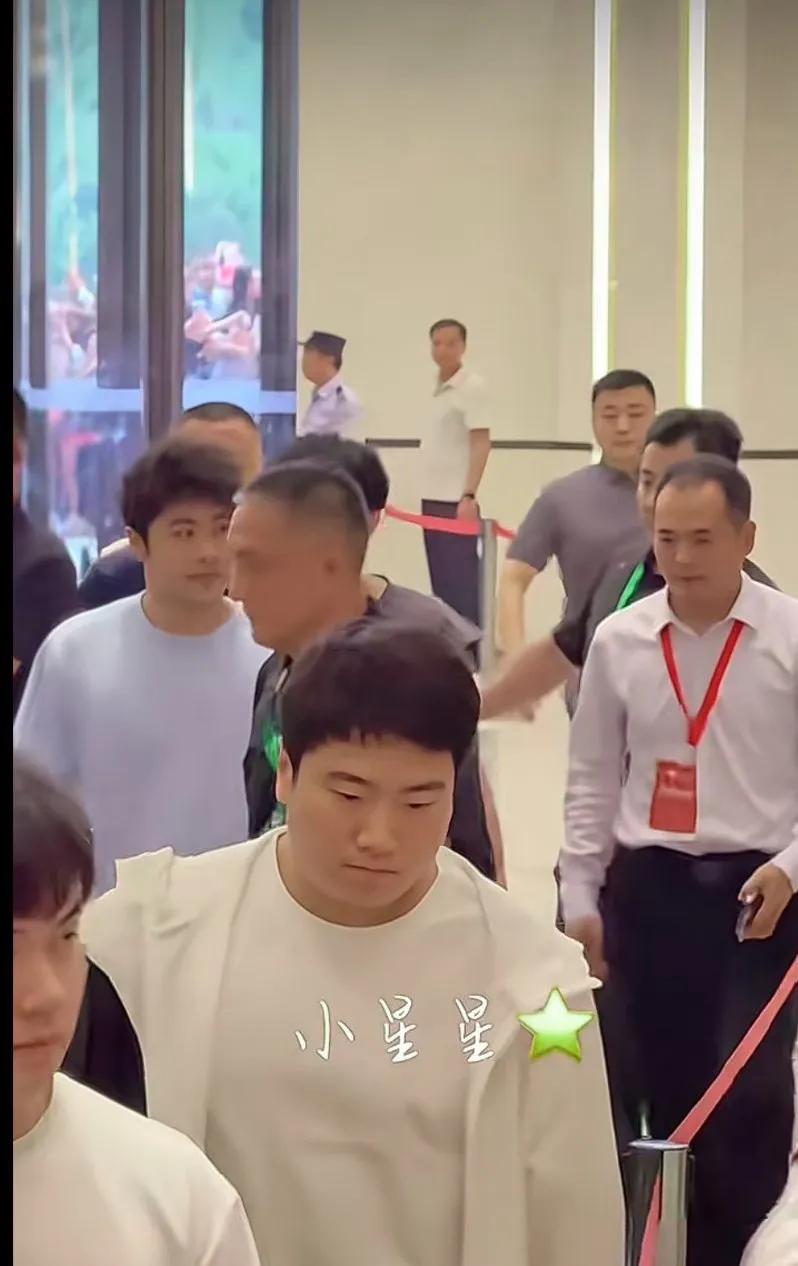靖王带着他的后宫来了[笑着哭]看到可爱的大胖黄油了，台林七号没来啊原来魏桥的人