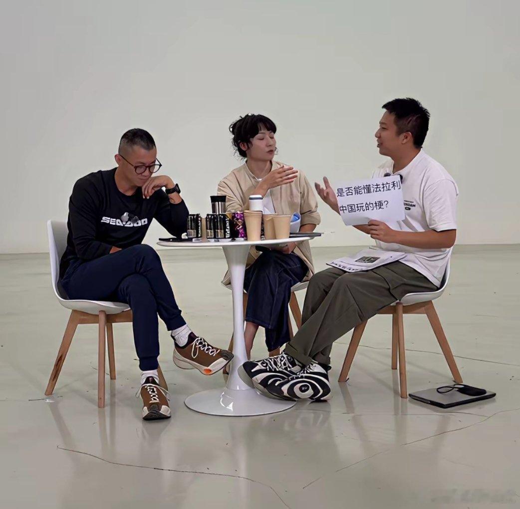 和陈震老师直播对线的金剪刀、赛车星冰乐，都不能代表某粉丝群体，他们只是个体，但作
