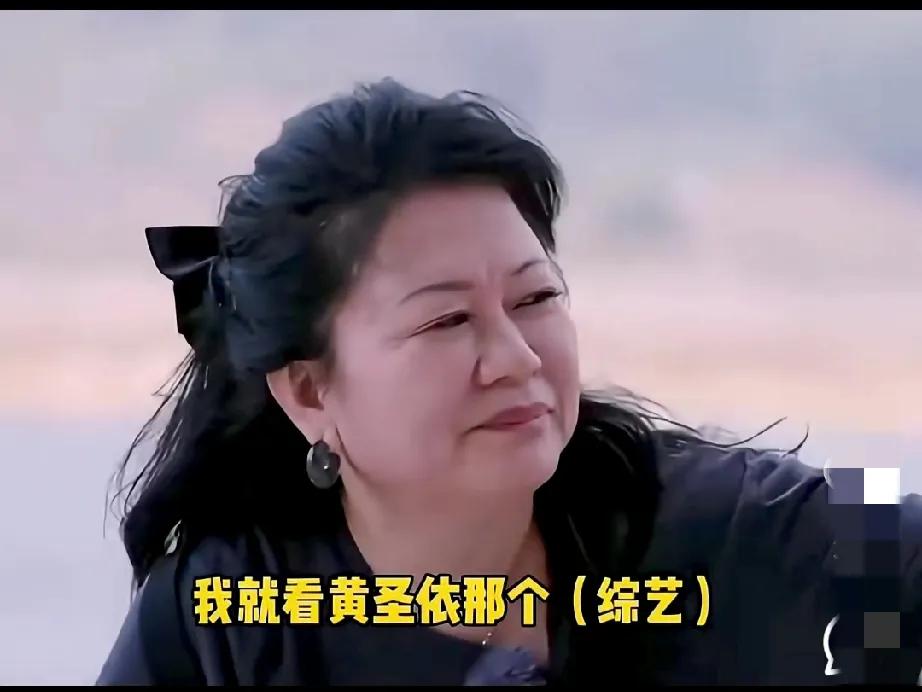 窒息母爱！李嘉格妈妈当众贬低女儿：'你就是普通人，不配当明星'，网友怒斥：自私不自知！