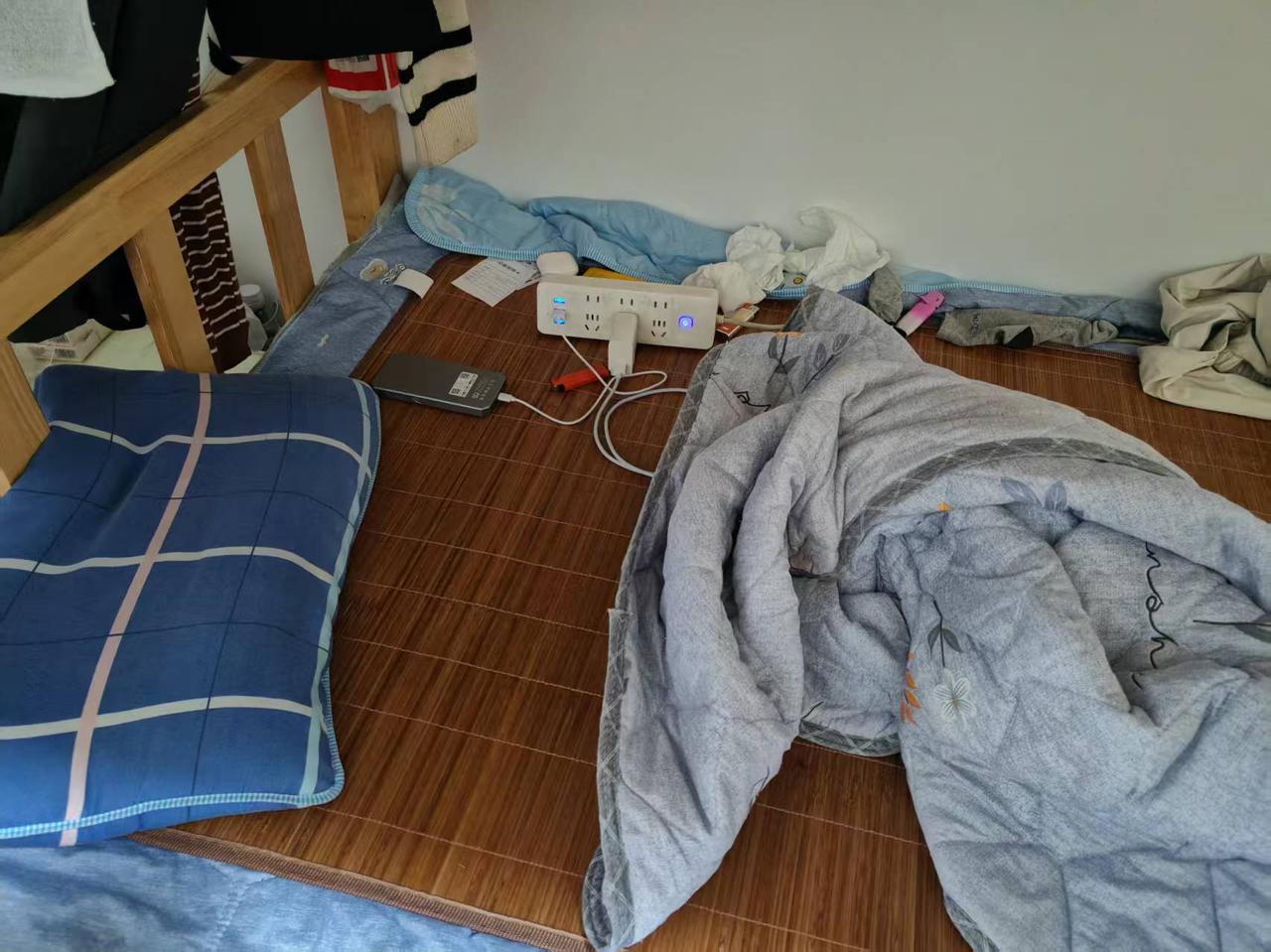 听说，有员工一个月不洗澡。我信了。听说，有宿舍一个月不倒垃圾。我也信！这