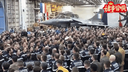 在法国戴高乐号航母驶向伊朗时，法国水兵在机库甲板上唱着沉闷的《马赛曲》，法国就是