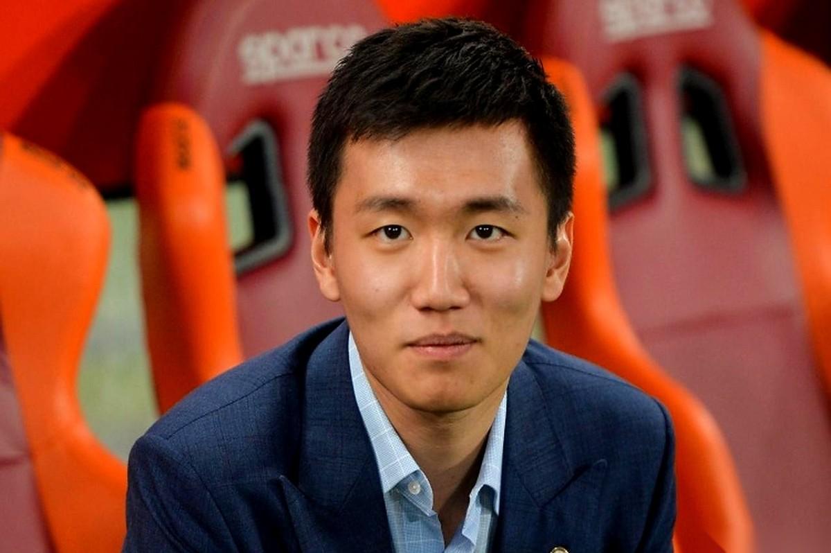 他来之前，国际米兰的荣誉室，安静得能听见灰尘落地的声音。8年，欧冠决赛的门朝哪