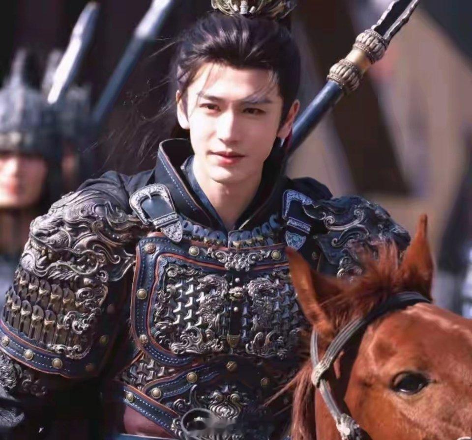 曝逐玉cp男方在偷摸恋爱曝逐玉cp男方在偷摸恋爱啊！不会是张凌赫吧！男方一边跟着