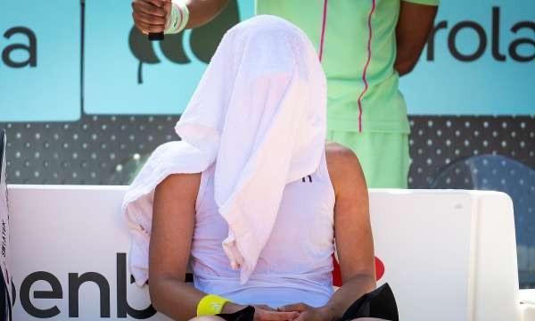 被高芙“打哭”！曾经的红土女王怎么了？随着斯瓦泰克连丢11局无缘WTA1000