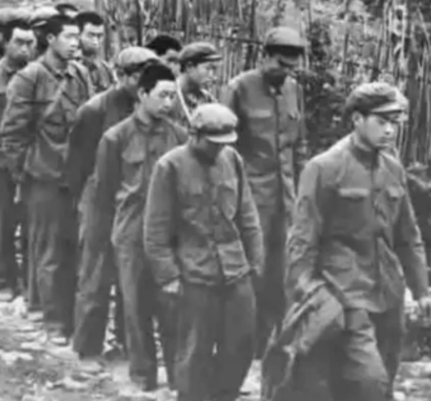 1979年，战俘完成交换，二百多名战士返回祖国。刚迈过边境线，许世友下达命令：连