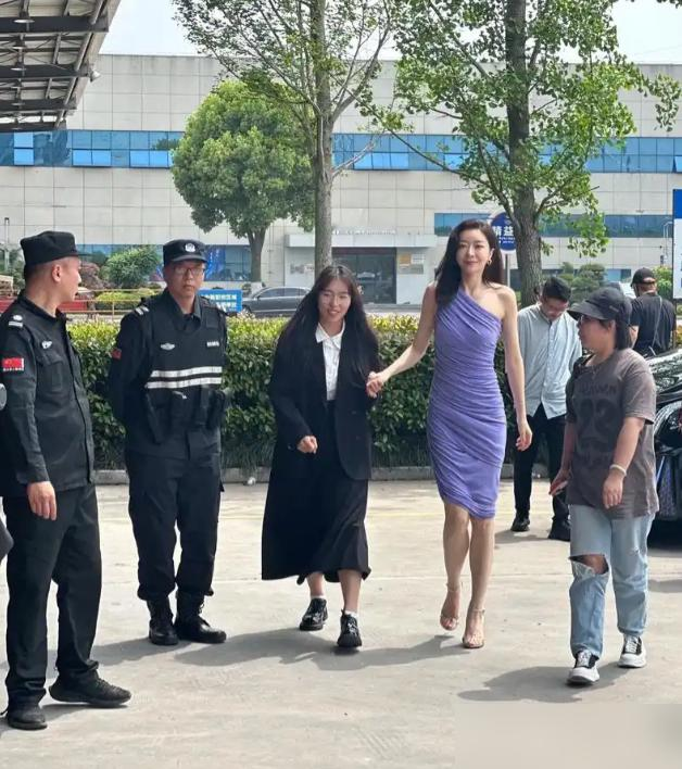 郭富城娶方媛，根本不是因为爱，是因为那10厘米的身高差。熊黛林净高178，郭富城官方171，实际也就