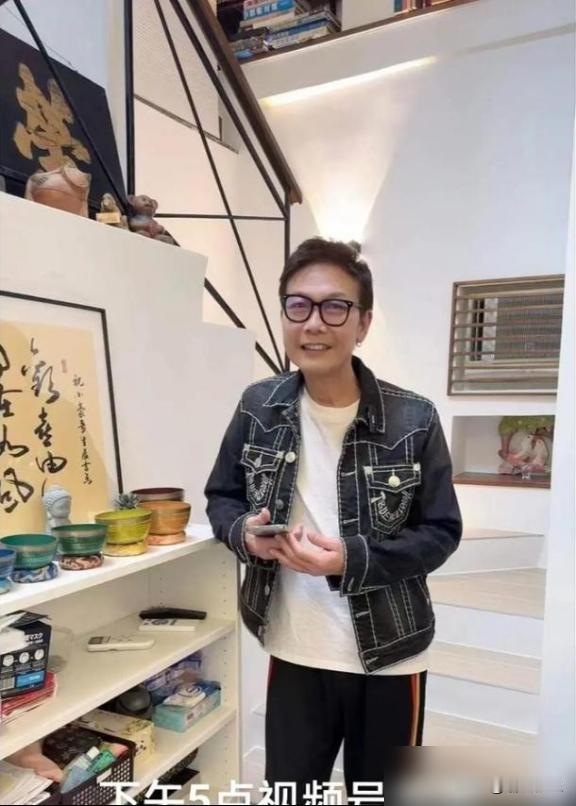 笑不活了！当年中环热议的豪宅主人，现在靠煮粥兜风混日子？80年代邵氏片酬能养