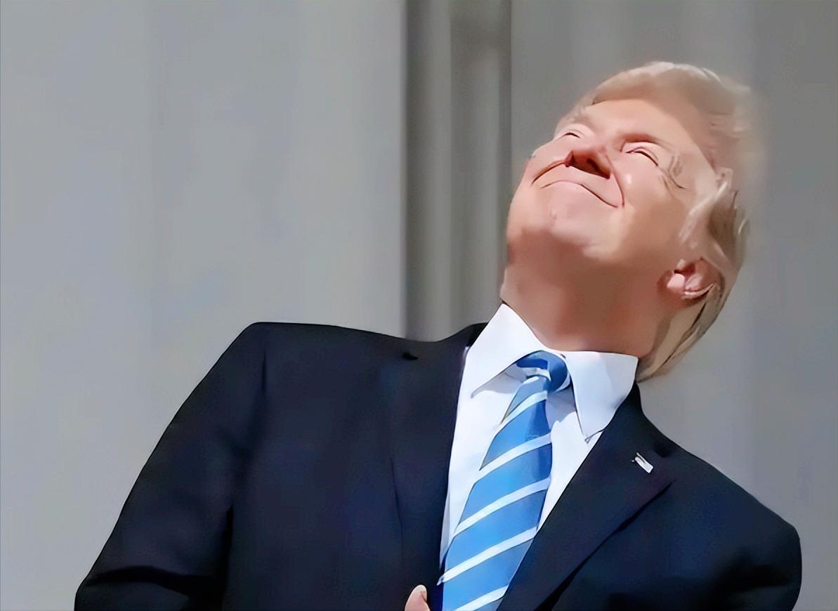 特朗普的总统生涯怕是要栽在这次中期选举上了，眼看选举在即，他的处境堪称四面楚歌，