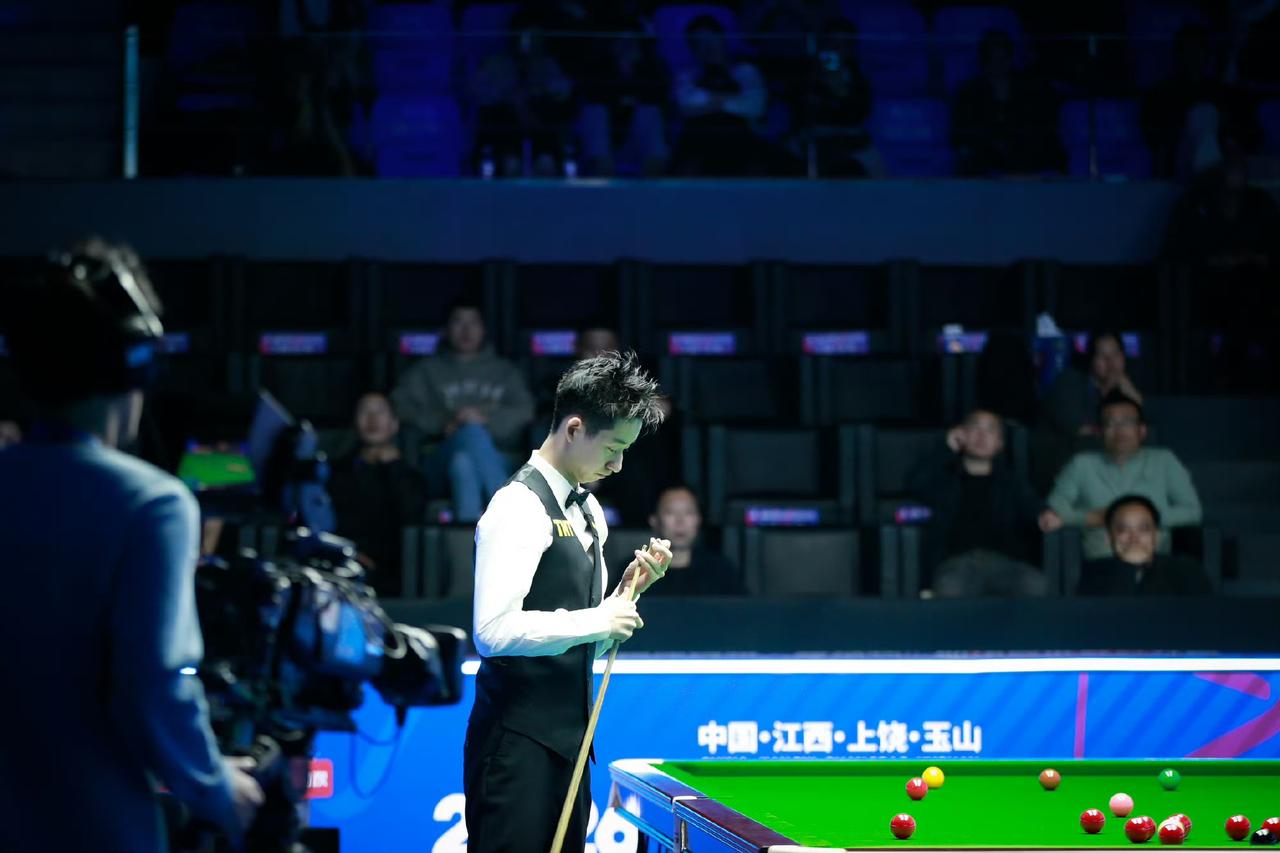 强劲！5-1，吴宜泽大胜马克•艾伦，与奥沙利文会师半决赛。上半场，吴宜泽状态