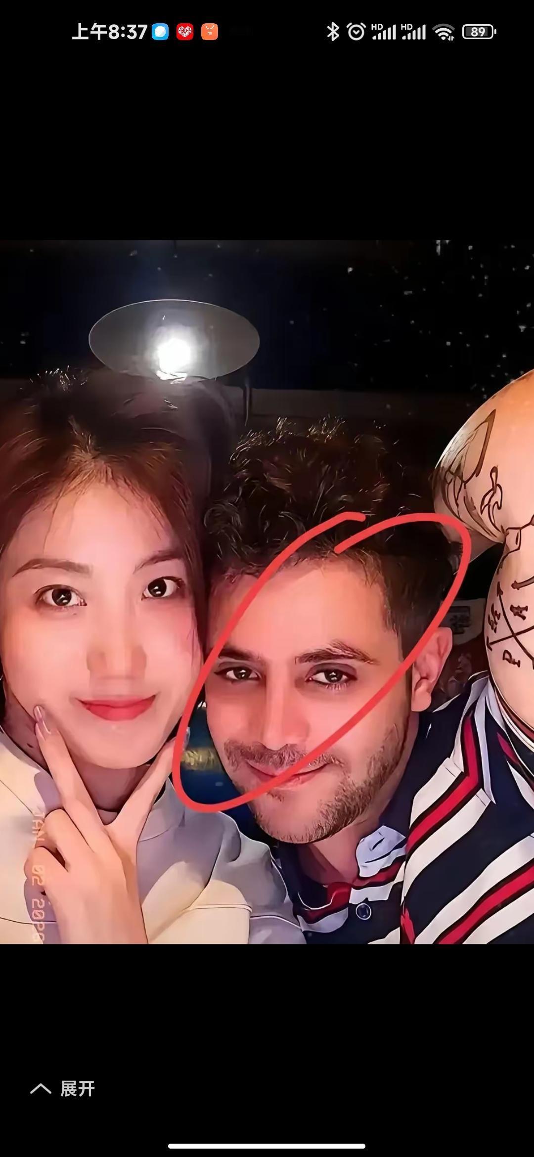 据网友爆料，西安姑娘小赵就像个“爱情提款机”，为洋男友刷卡买了车，名字还写人家的