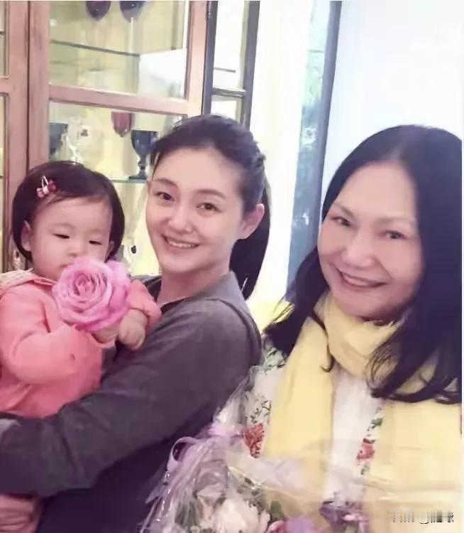 今年春节，S妈最不好过！原因有两个:1.孝顺的二女儿不在了！去年春节期间，