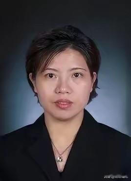 何妙玲可以说是恒大最幸运的高管之一，平安落地。1997年8月加入恒大集团，是许家