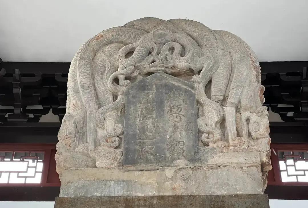 海瑞林则徐们当年替老百姓说话，下场一个比一个惨，可百姓还是偷偷给他们立碑。我老